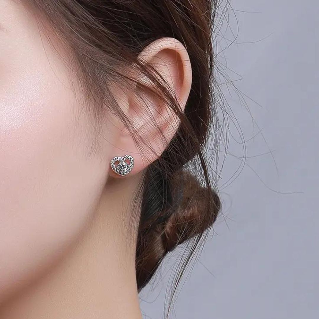 0.13Ct Lab Grown Diamond Round Cut Heart Shape Stud Earrings in Gold
