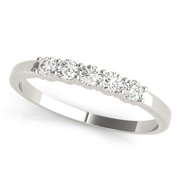 Lab-Grown Round Diamond Prong Set Straight 5-Stone Diamond Ring, DE Color VVS Clarity